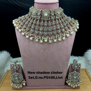 Ensemble collier choker et boucles d'oreilles Kundan en cuivre plaqué or vintage de luxe, de haute qualité, avec perles, et Maang Tikka, dernier design certifié - Product Image 1