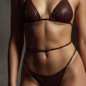 Ensemble de bikini en cuir véritable marron |   Sangles réglables, design dos nu, ajustement confortable |   Vêtements modernes pour femmes de couleur brune - Product Image 5