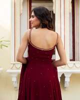 Robe de soirée de créateur en faux georgette à sequins, coupe ample, avec dupatta en faux georgette, ensemble prêt-à-porter