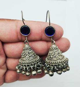 Exquisitos Aros Tribales Afganos con Incrustaciones Intrincadas de Lapislázuli Azul, Motivos Geométricos Estampados a Mano en Plata y Diseño en Cascada - Product Image 1