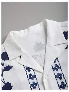 Conjunto de dos piezas con estampado floral para hombre, camisa de manga corta con botones y pantalones cortos con cintura elástica, conjunto ligero de playa para verano - Product Image 3