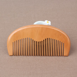 Peine de Madera de Melocotón Natural de Bolsillo, Antiestático, Pequeño, para Barba y Bigote, Marca Privada, Artesanía Natural - Product Image 1