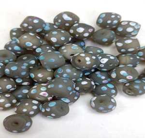 Cuentas de vidrio artesanales facetadas de 8 mm en forma de lágrima, cubo y con patrón de puntos, cuentas espaciadoras sueltas para la fabricación de joyería DIY en caja - Product Image 3