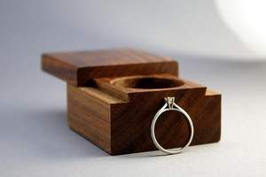 Boîte à bagues en bois avec logo personnalisé pour la promotion de la marque, boîte à bagues décorative en bois pour la Saint-Valentin et les cadeaux romantiques à bas prix - Product Image 6