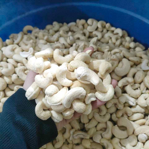 Trusted Factory Vacuum Packed Cashew <b>Nuts</b> SANTIGO Cashew Kaju <b>Nuts</b> OEM, ODM Packaging - Product Image 1