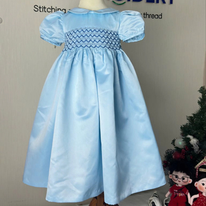 ชุดเดรสเด็กผู้หญิงสีฟ้าอ่อนผ้าซาตินปักมือ แขนพอง คอปกปีเตอร์แพน สำหรับเด็กทารกและเด็กเล็ก ขายส่ง - Product Image 1