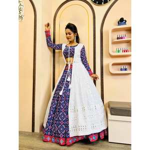 Magnifique Lehenga Choli et Koti traditionnels chinois pour les fêtes - Product Image 4