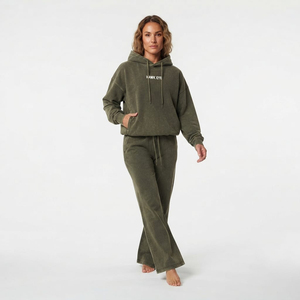 Conjunto Elegante de Sudadera y Pantalones Anchos de Algodón Verde Oliva con Lavado Ácido, Logotipo Personalizado de Alta Calidad en la Parte Delantera, Venta al Por Mayor - Product Image 2