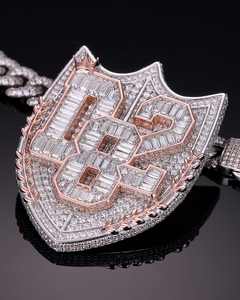 Pendentif Bouclier Initial Professionnel 3D avec Logo en Moissanite de Laboratoire et Chaîne Cubaine en Argent 925, Tendance et Certifié - Product Image 5