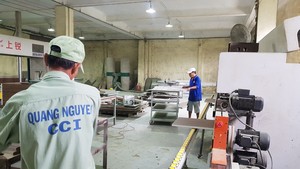 Porte intérieure principale en WPC à âme creuse, style moderne et durable, anti-fissures, finition composite bois, pour maison, appartement, chambre à coucher - Product Image 5