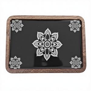 Plateau de service en bois artisanal de luxe moderne haut de gamme avec poignées pour les fêtes, la maison et l'hôtellerie - Product Image 1