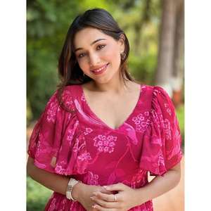 ชุดเดรสแม็กซี่พิมพ์ลายดอกไม้สีชมพูสำหรับผู้หญิง คอวี แขนพอง กระโปรงยาวทรงบาน - Product Image 4