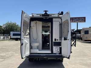 Autocaravana Winnebago Travato Euro 6 con Cocina y Baño Ajustables, TV y Aire Acondicionado - Product Image 5