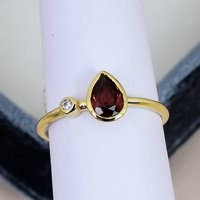 Bague d'anniversaire pour femme en argent sterling 925 massif plaqué or, sertie clos, avec zircon et grenat rouge taille poire classique