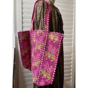 Sac fourre-tout Party for Pink Leopard en cuir PU souple avec fermeture éclair, grande capacité, doublure en polyester portable, avec motif lettre - Product Image 1
