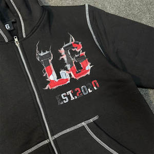 Sweat à capuche brodé Inside Outstitch pour homme avec détails déchirés, streetwear décontracté, fermeture éclair pour un confort et une mode au quotidien - Product Image 5