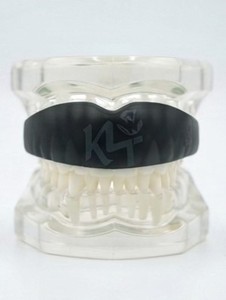 Protège-dents en PVC/caoutchouc noir pour la boxe, le Muay Thai et le Taekwondo - Équipement de protection unisexe pour adultes - Product Image 2