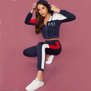 Conjunto deportivo de terciopelo estampado para mujer, de invierno, con sudadera con capucha y pantalones de jogging de alta calidad, talla estándar. - Product Image 3