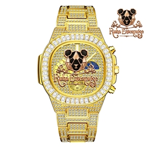 Elegante Reloj de Pulsera de Metal con Marcadores de Hora Romanos y Caja Redonda Decorada - Product Image 2