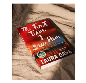 La Primera Vez Que Lo Vi: Edición en Rústica – 15 de enero de 2026 por Laura Dave (Suministro al por Mayor) - Product Image 2