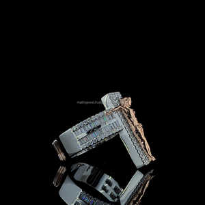 Anillo Hip Hop Personalizado de Dos Tonos, Rosa y Plateado, con Jesús en la Cruz, Anillo de Jesús con Diamantes de Corte Baguette y Redondo, Joyería Religiosa - Product Image 5