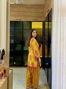 Conjunto de Pantalón y Kurta de Crepé con Estampado Floral Amarillo para Mujer, Corte Regular, Estilo Fiesta, Todas las Temporadas, Protección Solar, Secado Rápido, Ropa Casual - Product Image 3