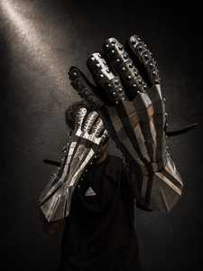 Gants d'armure gothiques en acier, collection Elite, plaqués argent, style antique, artisanat en métal moulé, objet de collection - Product Image 3