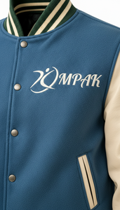 Veste universitaire à capuche de style américain durable avec logo frontal en lettres chenille, style streetwear viral, streetwear d'hiver - Product Image 5