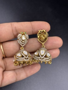 Boucles d'oreilles pendantes vintage plaquées or Amaira Jewels SM-470, cristaux taillés en poire, strass, accents de pierres vertes, bijoux de mariage pour femmes - Product Image 5