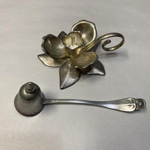 Éteignoir à bougie en métal réutilisable et écologique pour une extinction propre et sans fumée - Product Image 1