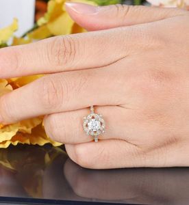 แหวนหมั้นมอสซาไนต์ทรงฮาโลประดับเพชร ชุบทอง 14K น้ำหนัก 4 กรัม แหวนแต่งงานแบบครึ่งวงแหวนประดับเพชรแบบ Prong Set ดีไซน์หรูหราสำหรับเจ้าสาวในวันครบรอบแต่งงาน - Product Image 3