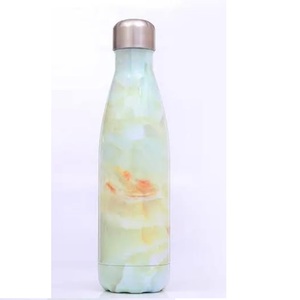 Bouteille d'eau élégante multicolore en cuivre pur avec protection anti-fuite avancée et bienfaits pour la santé ayurvédique et le yoga sans raccords - Product Image 1