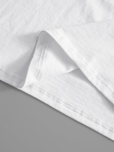 Camiseta de Manga Raglán de Algodón para Hombre, Cuello Redondo, Corte Regular, Color Sólido, Estilo Casual, Negro con Ribete en Blanco, Tejido de Punto Jersey - Product Image 3