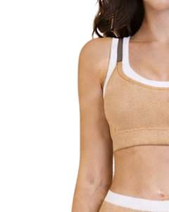 Ensemble de sport personnalisé pour femme : soutien-gorge contrastant beige, blanc et tan, et pantalon évasé taille haute extensible pour yoga, fitness et gym – Vente en gros OEM - Product Image 4