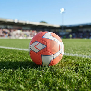 Ballon de football cousu main de qualité supérieure, léger, écologique, durable, pour matchs, entraînements et pratiques sportives en extérieur au quotidien - Product Image 2