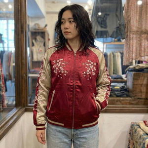 Veste universitaire unisexe en toile rouge et or, écologique, à séchage rapide, respirante, avec broderie Geisha Sakura, style vintage, vente en gros - Product Image 2