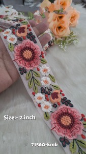 Dentelle florale brodée aux couleurs vives avec des fils colorés, idéale pour les robes, les saris, les garnitures, les artisanat et la décoration. - Product Image 2