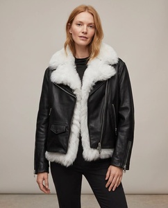 Chaqueta de cuero negra para mujer con cuello de piel sintética y cierre de cremallera - Product Image 1