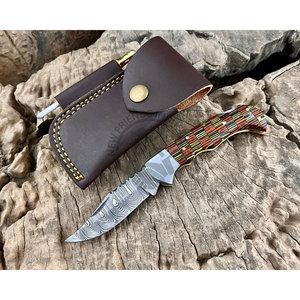 Nouveau couteau de poche pliant personnalisé en acier Damas, fait main, avec manche en bois Pakka et verrouillage arrière, idéal pour la survie et la chasse - Product Image 1