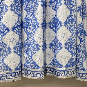 Blusa Floral con Estampado Artesanal, Hecha a Mano, Ecológica, de Algodón, Cuello en V, Manga 3/4, con Volantes de Encaje, Lavable, Estilo Chinoiserie - Product Image 4