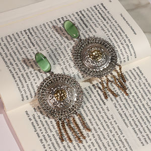 Pendientes Chandbali de Plata Oxidada Hechos a Mano con Piedra Verde – Pendientes Colgantes Boho de Gran Impacto - Product Image 2