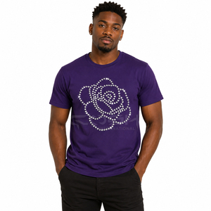 T-shirt unisexe Cosh International à manches courtes, imprimé roses et strass violets, coupe classique, en jersey de coton, col rond, pour usage décontracté - Product Image 4