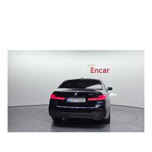 BMW Serie 5 520i M Sport, Modelo Enero 2023, con 25.561 km, Volante a la Izquierda, Caja de Cambios Automática, Norma de Emisiones Euro V - Product Image 4