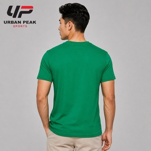 T-shirt élégant pour homme à col en V avec encolure raffinée, texture de tissu lisse et style contemporain - Product Image 3