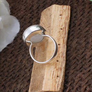Bague en Pierre de Lune Arc-en-ciel Naturelle, Argent Sterling 925, Bijou Artisanal Fait Main, Bague en Pierre de Lune Feu Bleu pour Femme - Product Image 5