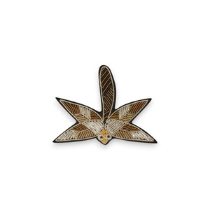 Broches, badges et écussons en fil de cuivre doré, faits main et brodés, service OEM, haute qualité, personnalisables, vente en gros - Product Image 3