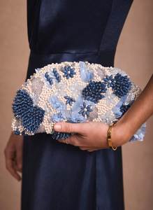 Bolso cuadrado con solapa y cuentas rosas con correa de cadena - Product Image 2