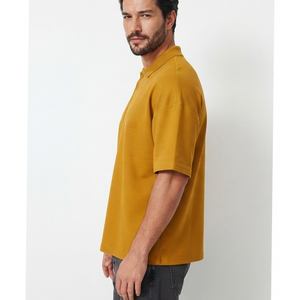 Polo en coton jaune moutarde pour homme OEM, manches courtes, décontracté, boutonné, logo imprimé par transfert thermique, tissu Oxford respirant - Product Image 2