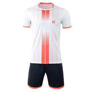 ชุดฟุตบอลสำหรับการแข่งขันและฝึกซ้อม เนื้อผ้านุ่มสบาย พร้อมเทคโนโลยีควบคุมเหงื่อ - Product Image 1