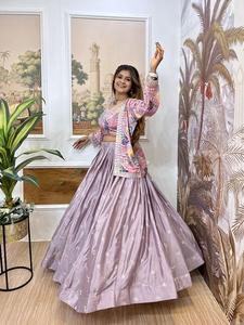 Conjunto de Lehenga, Blusa y Koti con Bordado de Estilo Rico y Trabajo Manual Elaborado para Novias, Bodas, Fiestas y Eventos Étnicos - Product Image 2